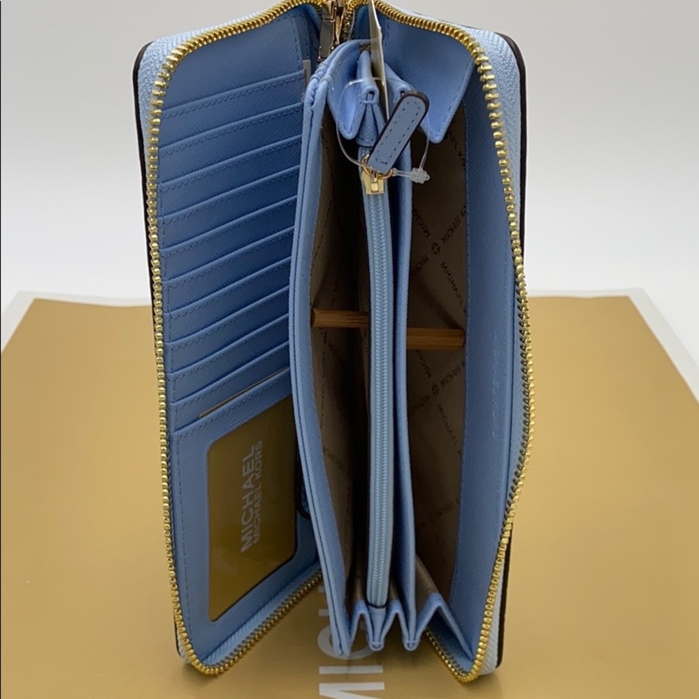 MICHAEL KORS LARGE CONTINENTAL WALLET LIGHT SKY - Picture 2 of 16